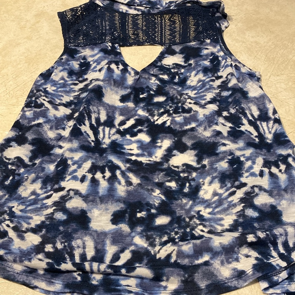 Button down sleeveless top - Picture 5 of 5
